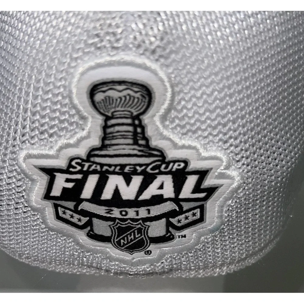 (5)Reebok Center Ice BOSTON BRUINS 2011 Stanley Cup Champions Hat Fitted OSFA